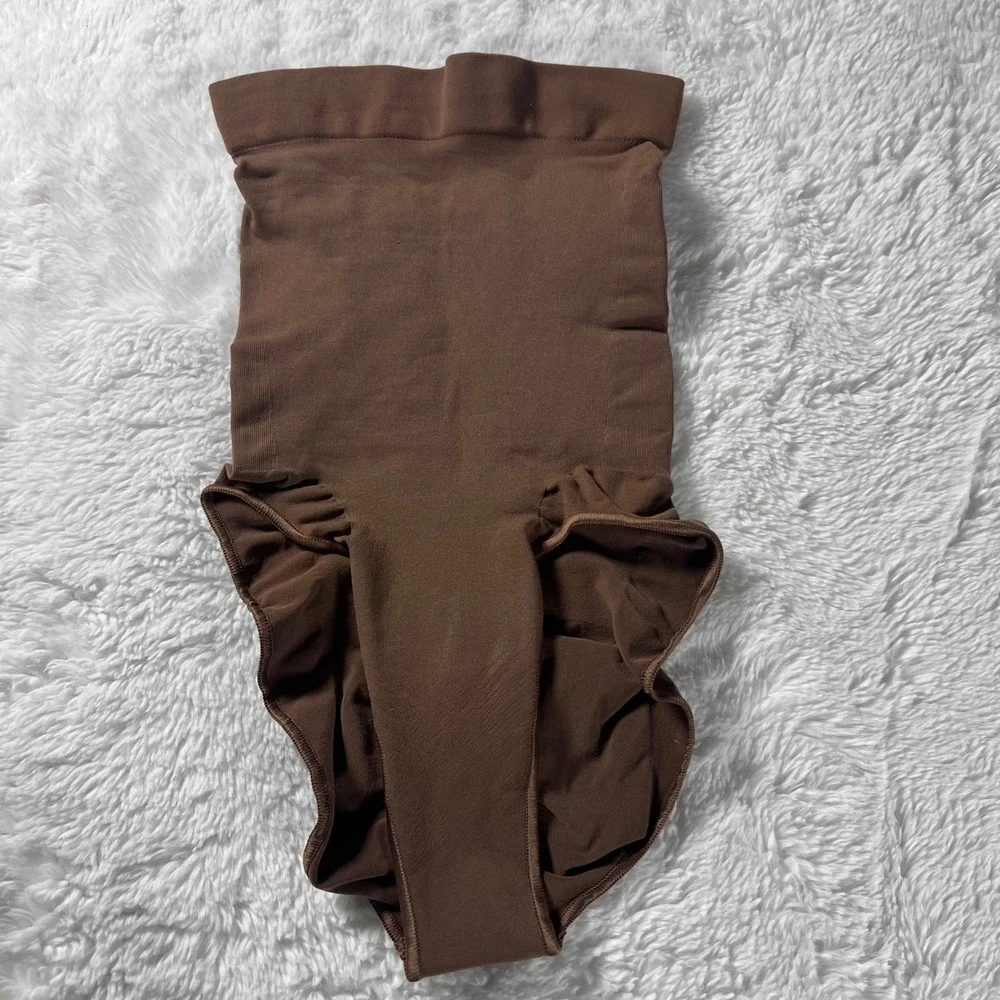 SKIMS Women Fits Everybody High‎ Waisted Briefs Thong Brown Size XXS NWOT